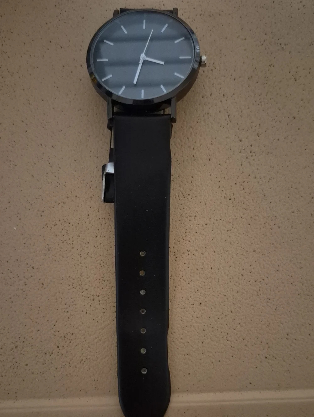 Minimalist Black Men's Wrist Watch - Classic Silicone Strap